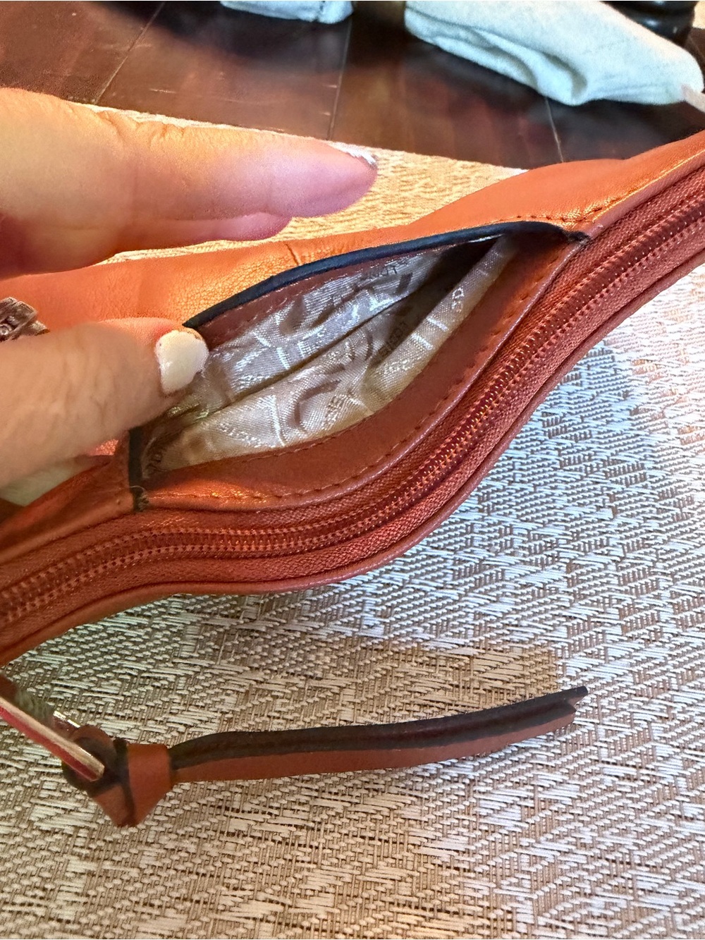 Lodis leather wristlet RFID wallet cognac color - Picture 4 of 16